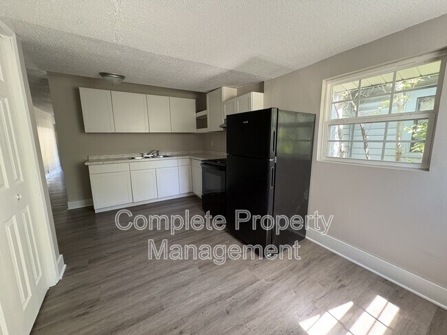 Building Photo - 725 Avenue G