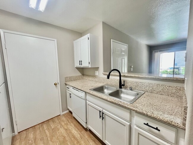 Building Photo - First-Floor Condo with Detached Garage in Gated Ranch Viejo