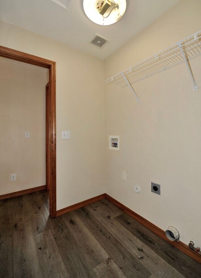 Building Photo - 3 bed 2 bath Rancher near Post Falls High School