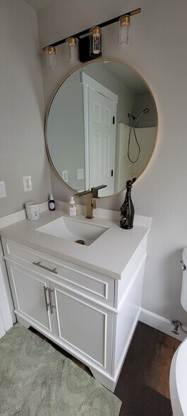 Guest Bath - 13400 SW Cinder Dr