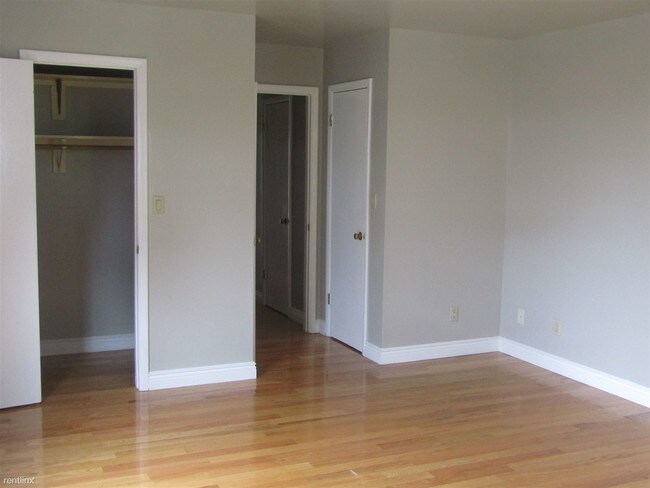 Building Photo - 3 br, 2 bath Condo - Greenwich Ave Condo