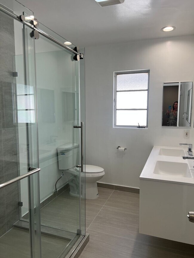 Building Photo - 1162 Raymond Ave