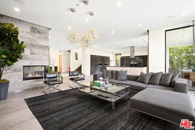 Building Photo - 853 N Kilkea Dr