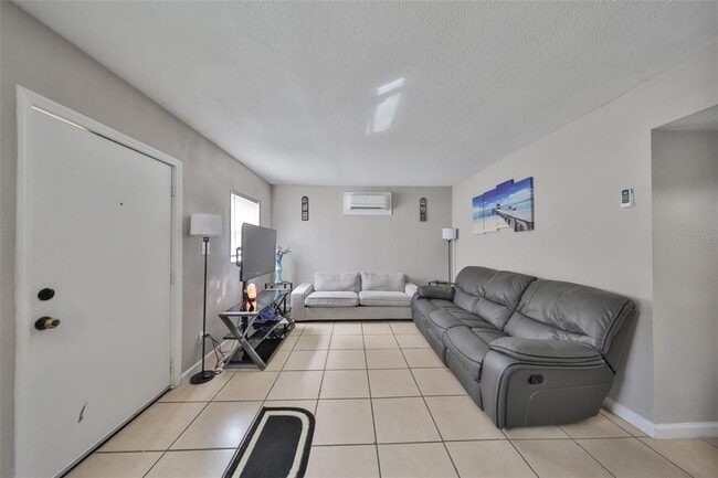 Building Photo - 11708 Balm Riverview Rd