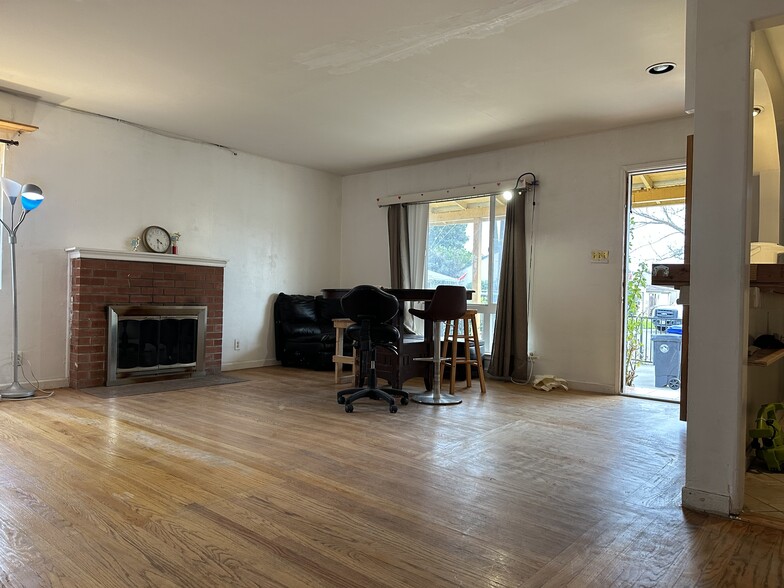 Building Photo - 15884 Connolly Ave