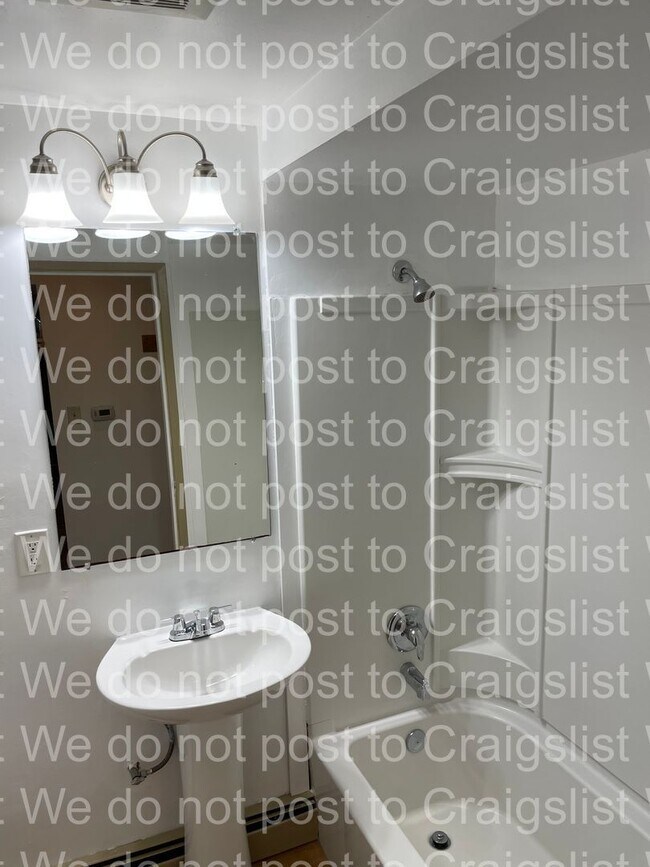 Building Photo - Olympic Hills 4bedroom / 1.5 bath home wit...