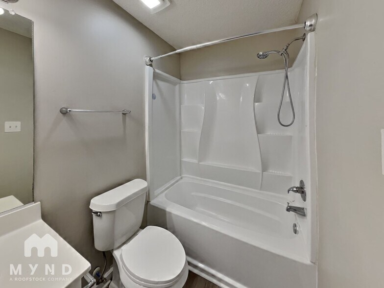 Building Photo - 8104 Stone Bridge Ct