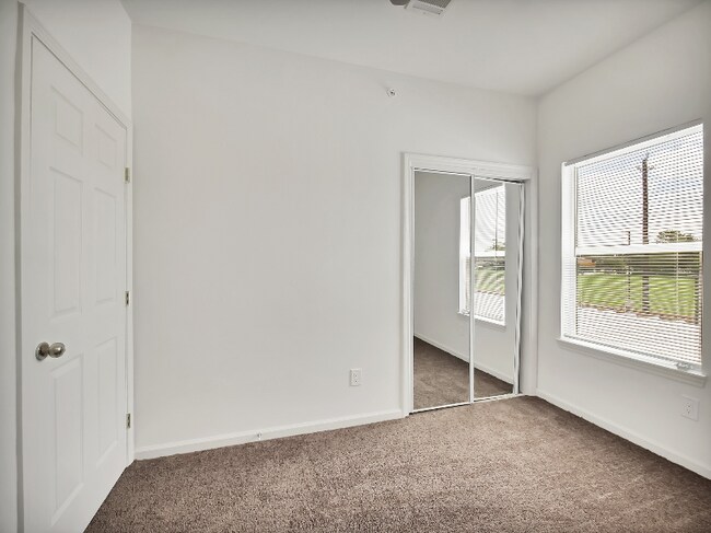 Building Photo - 2802 Shaver St