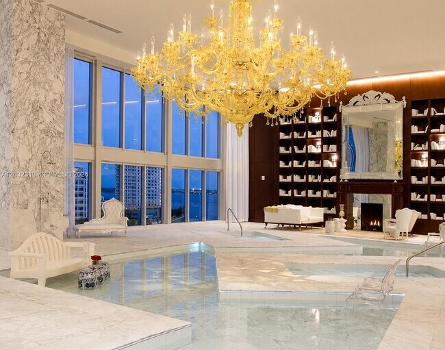 Building Photo - 495 Brickell Ave