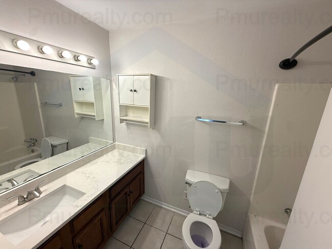 Building Photo - AVAILABLE NOW!!! Charming 3 bed 2 bath in Glen Heights