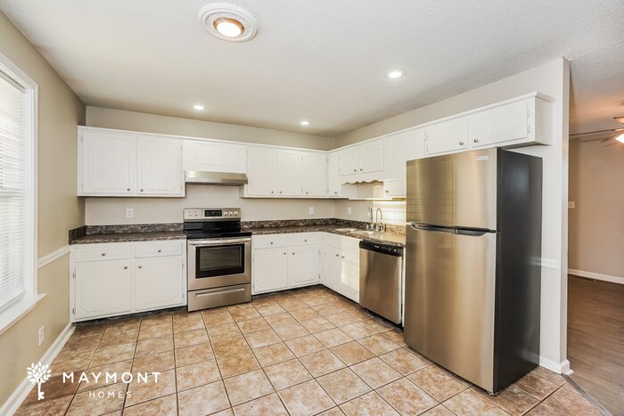 Building Photo - 2092 Sanders Rd