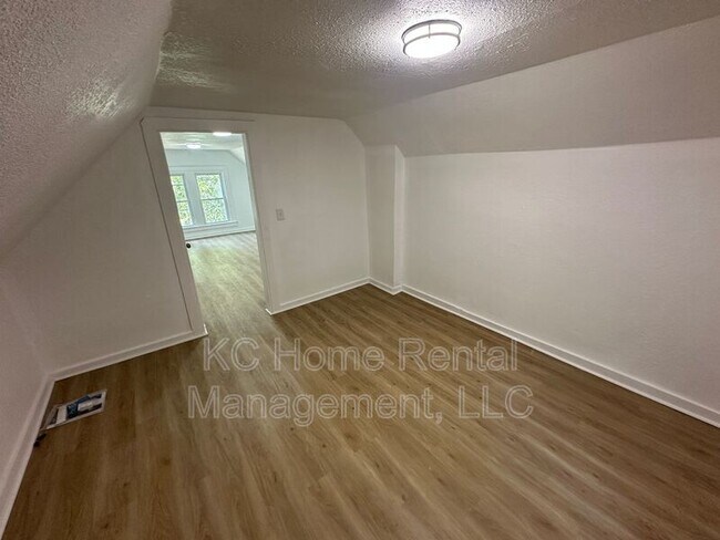 Building Photo - 2958 Lockridge Ave