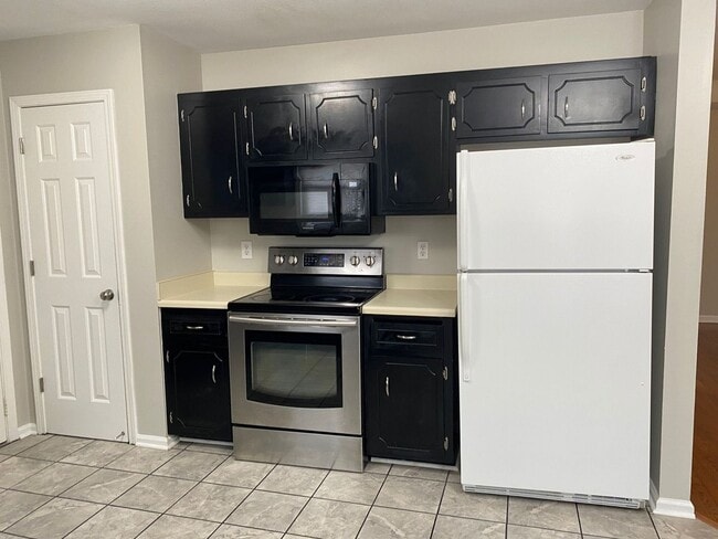 Building Photo - Beautifully Updated 3 Bed/2 Bath Home with...