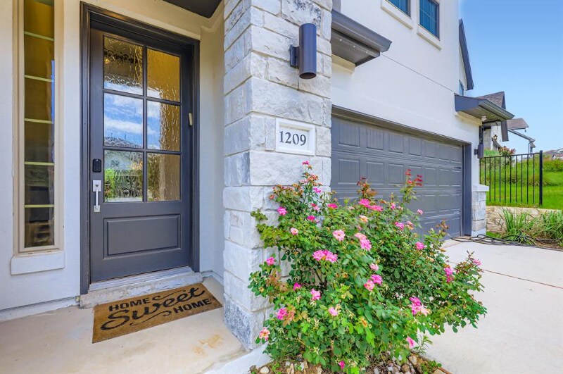 Building Photo - 1209 Brasano Pl