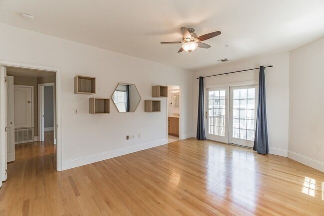 Building Photo - 29 Vinton St