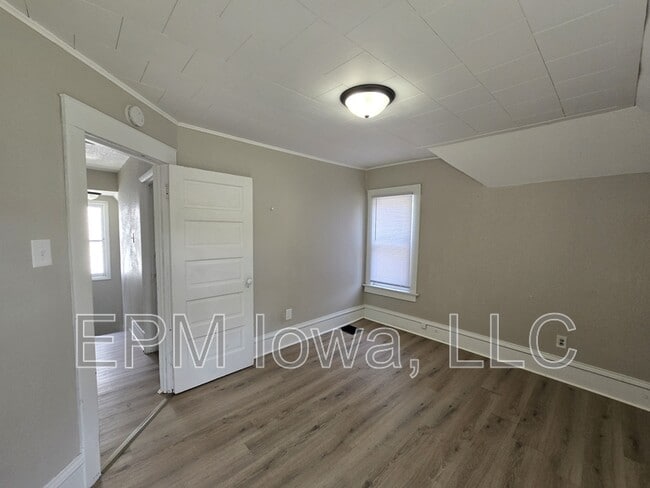 Building Photo - 122 Newell St
