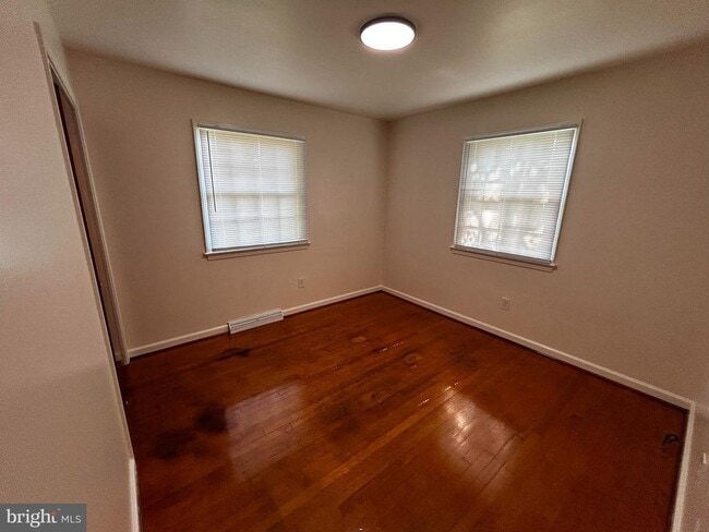Building Photo - 525 Azalea St
