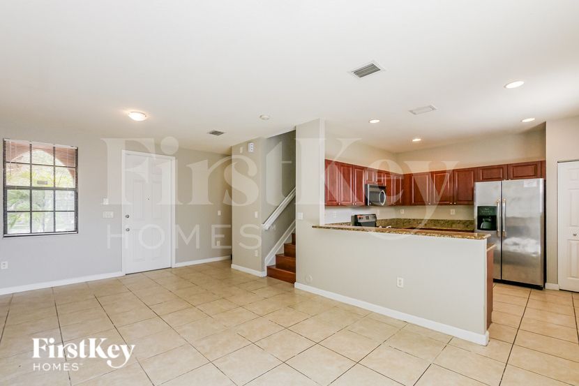 Building Photo - 457 SE 37th Pl