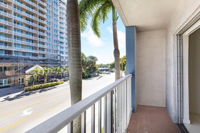 Building Photo - 2660 SW 37th Ave