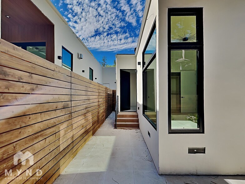 Building Photo - 336 Marshall Dr