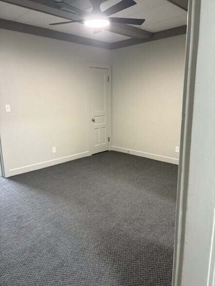 Building Photo - 820 N Main St