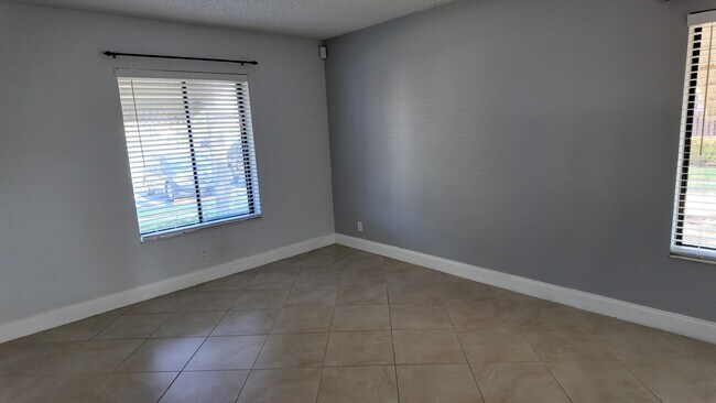 Building Photo - 614 Sea Pine Way