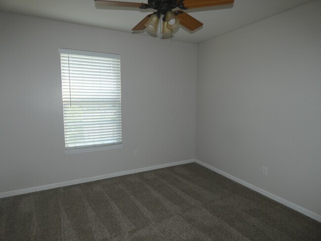 Building Photo - 5500 NE 80th Terrace