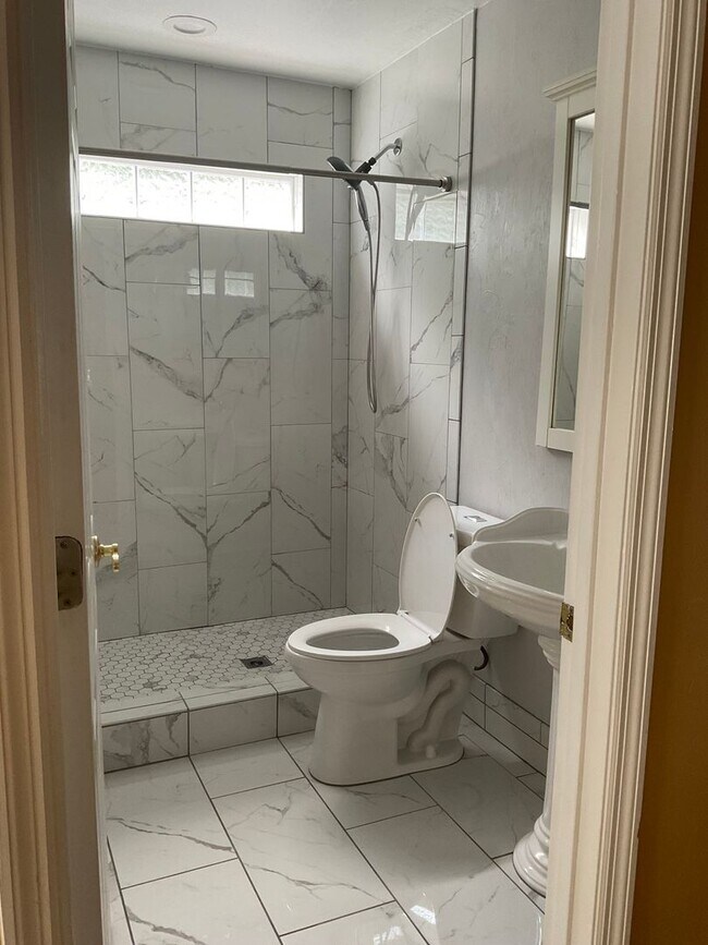 Building Photo - Studio Garage Apartment in Haile Village Center