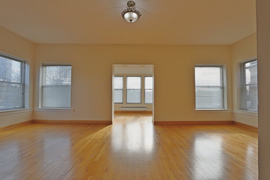 Building Photo - 918 W Buena Ave