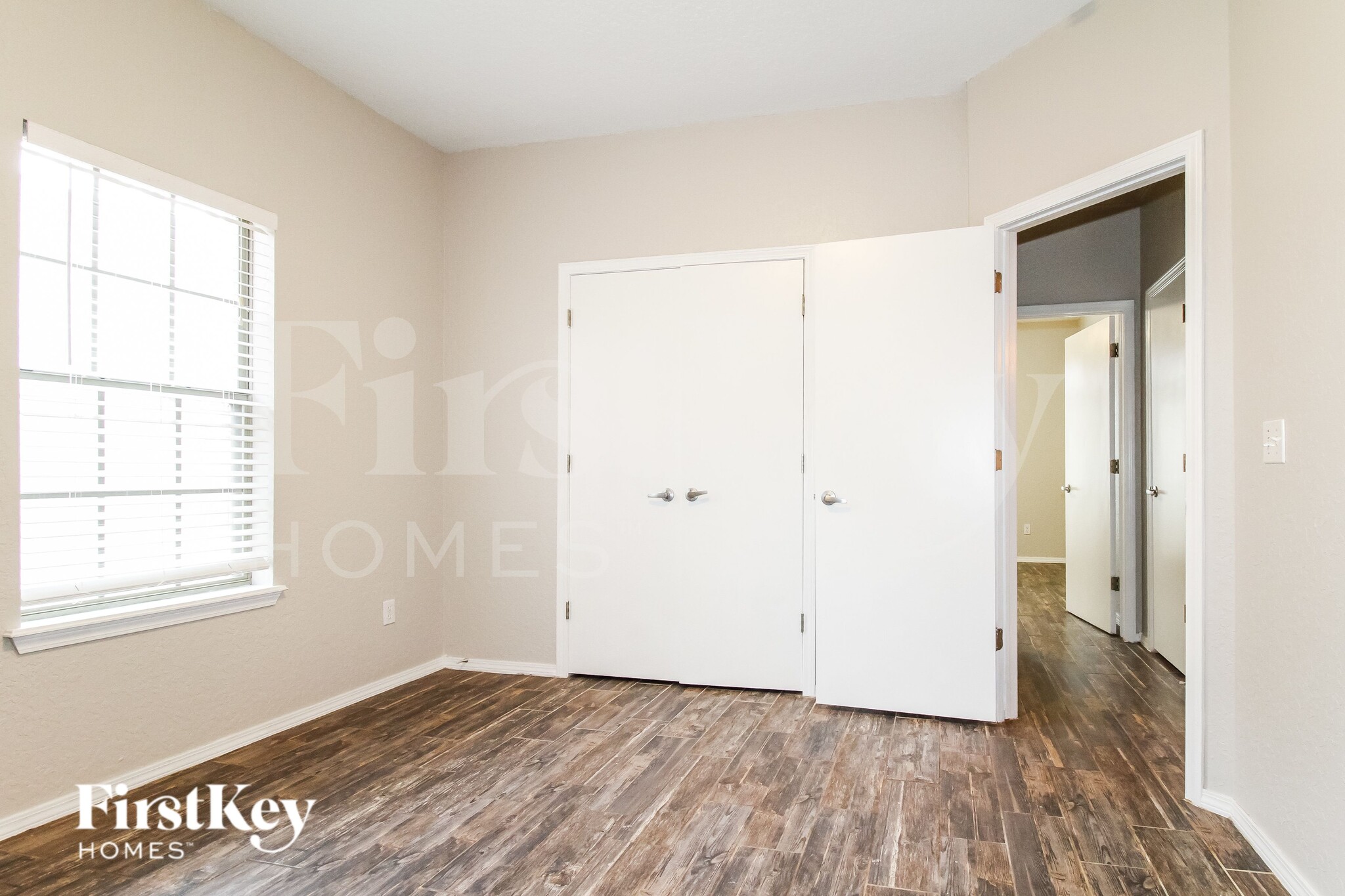 Building Photo - 1819 Chelsea Dr