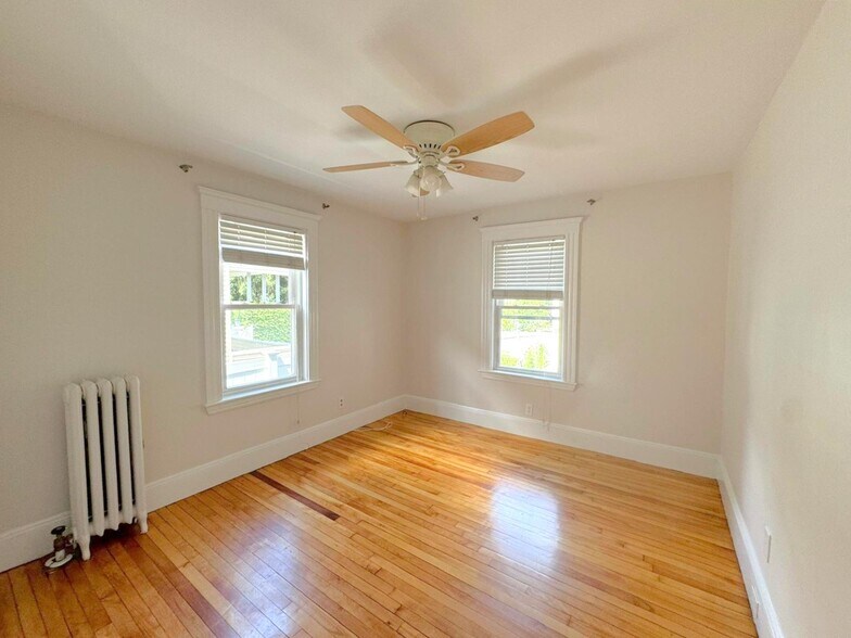 Building Photo - 9 Gordon St