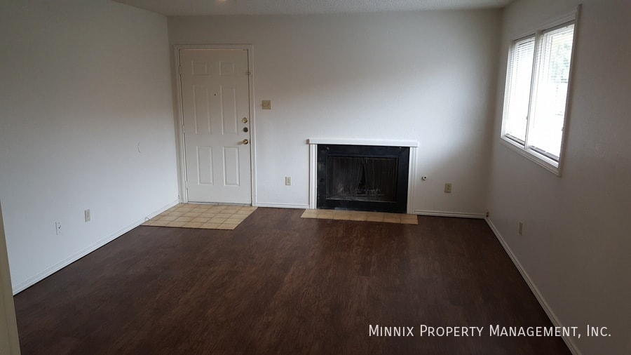 Building Photo - 8208 Vernon Ave