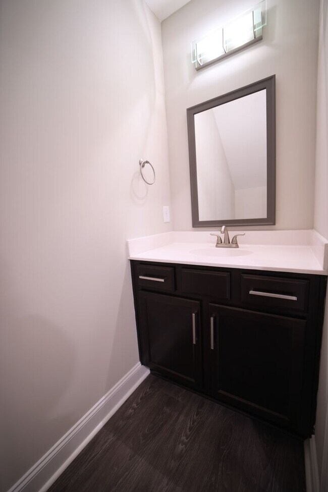 Building Photo - 220 Drayton Dr