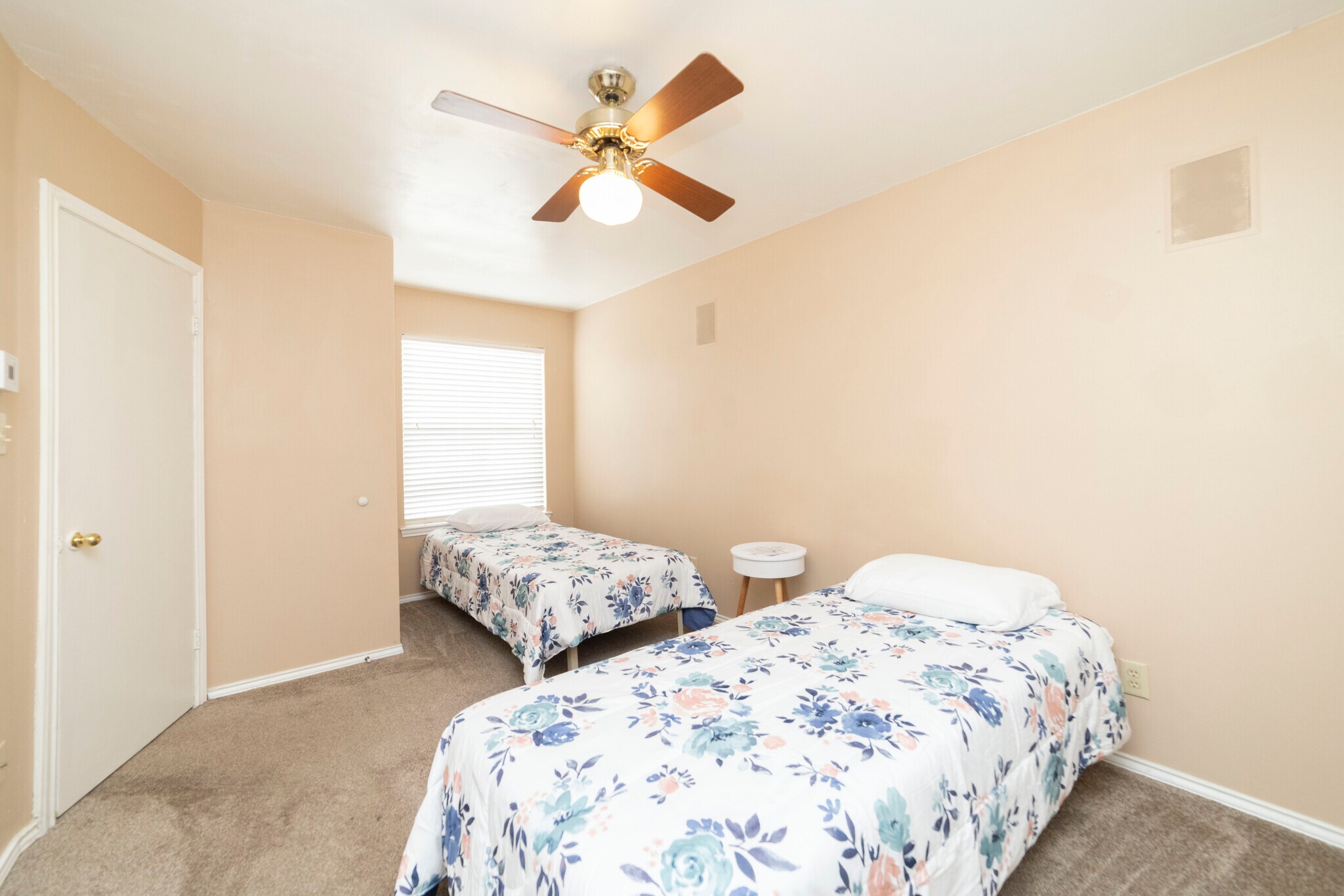2 twin beds, second bedroom2 twin beds, second bedroom - 4107 Medical Dr