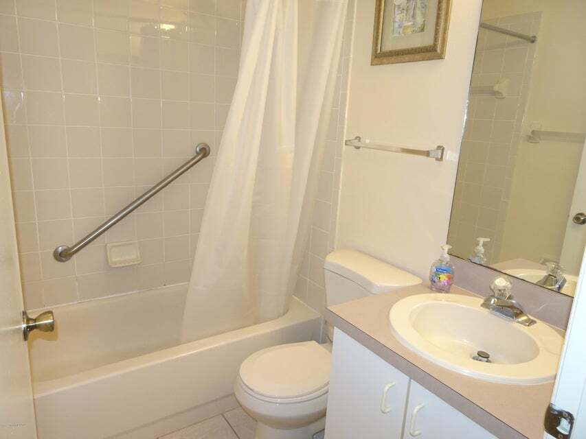 Guest Bath - 3590 Egret Dr