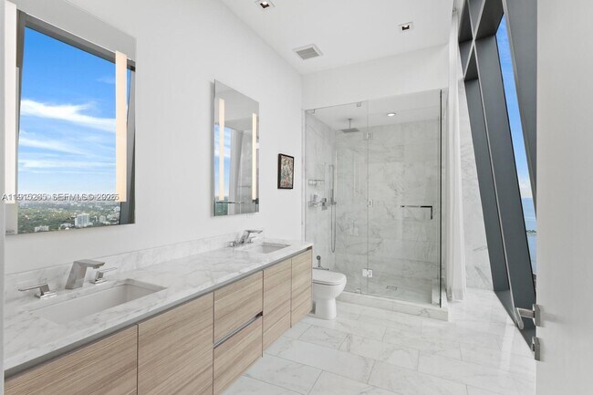 Building Photo - 1451 Brickell Ave