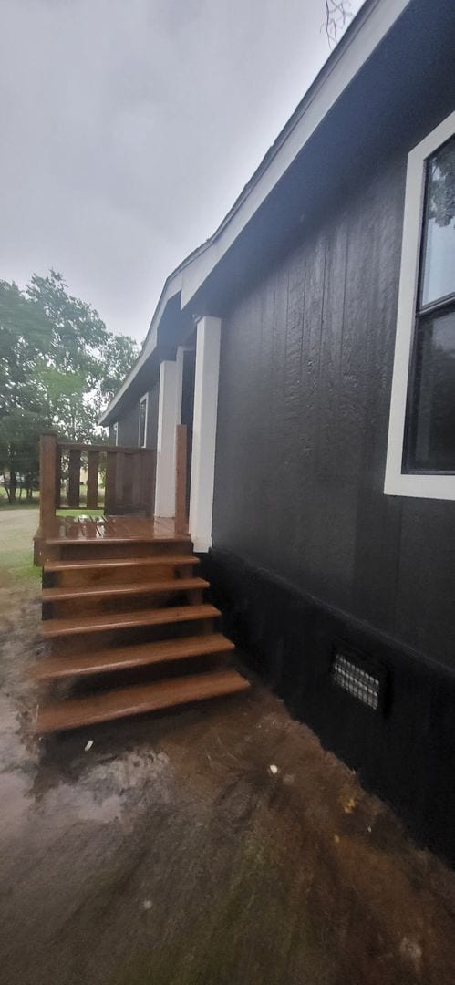 Building Photo - 4 Bedroom 2 Bath