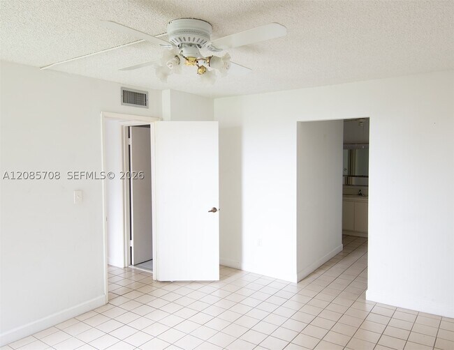 Building Photo - 506 NW 87th Ave