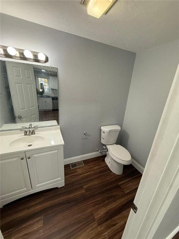 Building Photo - 16 Saratoga Ave