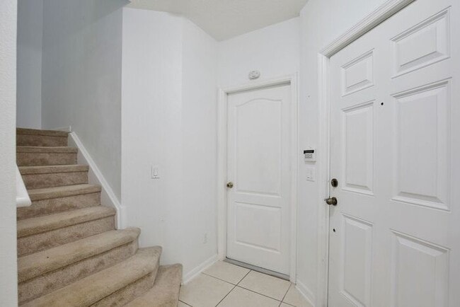 Building Photo - Beautiful 2/2.5 Cozy Townhome with a 1 Car Garage in the Gated Community of Victoria Pines - Orlando