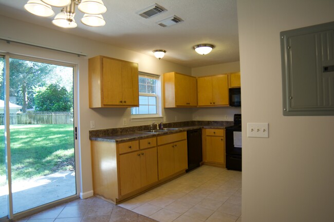 Kitchen - 4314 Catherine St