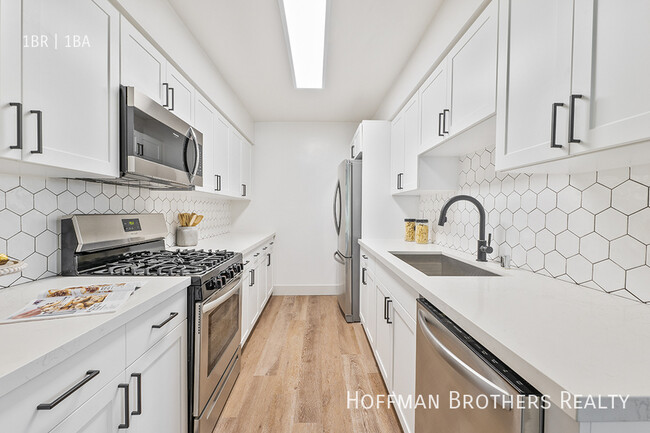 Building Photo - 823 3rd St