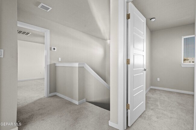 Building Photo - 13900 Villa Vista Ave