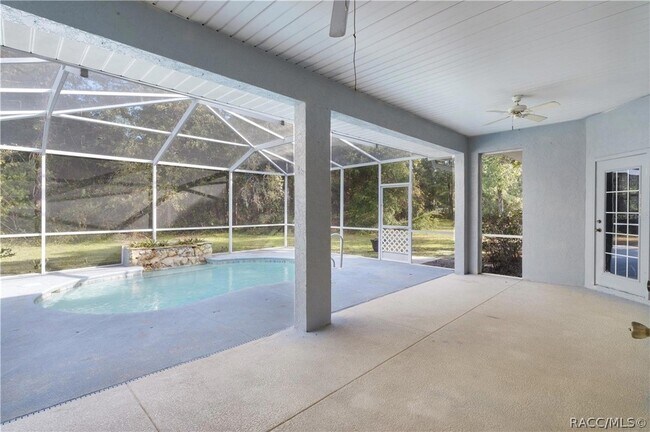 Building Photo - 8013 SW 134 Loop