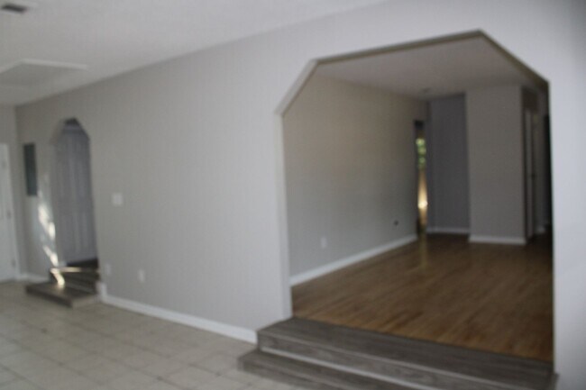 Building Photo - 3 Bedroom 2 Bath W/ Bonus Room In Augusta!