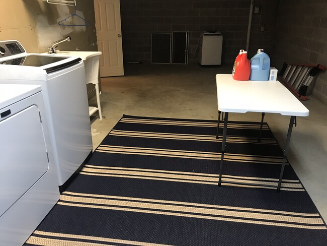 Laundry room - 141 Players Ct