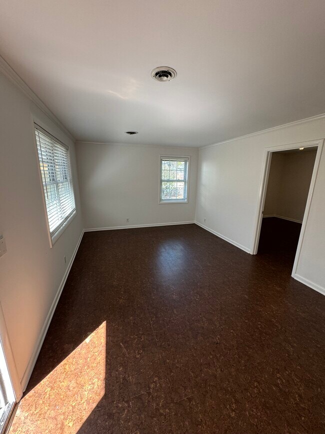 Building Photo - 2213 White Ave