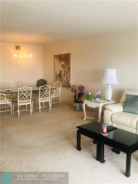 Building Photo - 1523 E Hillsboro Blvd