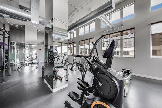 Building Photo - 901 W Madison St