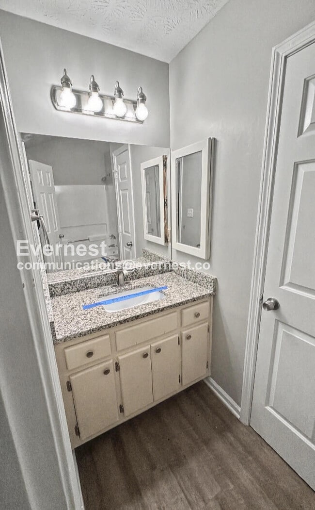 Building Photo - 1069 Estates Ct